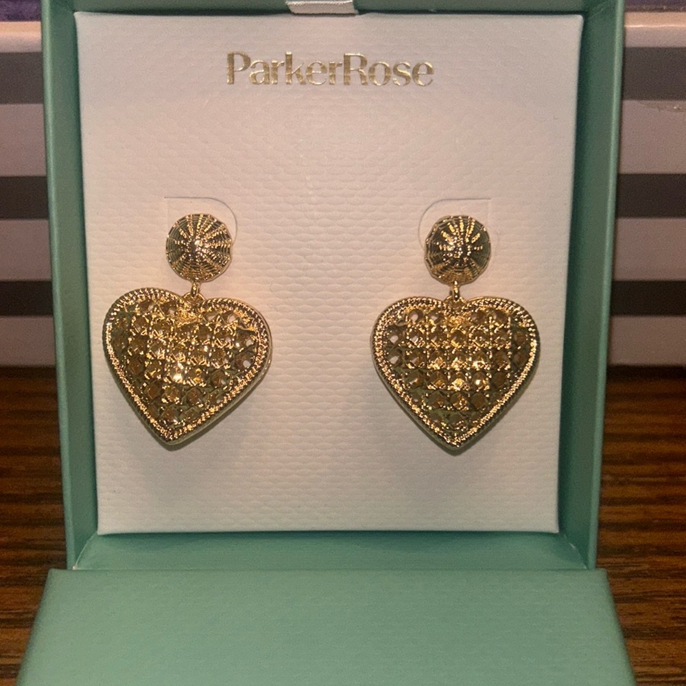 Parker Rose NIB Beautifully Crafted Gold Tone Filigree Heart Drop Earrings J112)